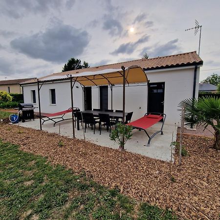 Les-Trois-Moutiers Coeur De Village Commerces Proximite Center Parcs מראה חיצוני תמונה
