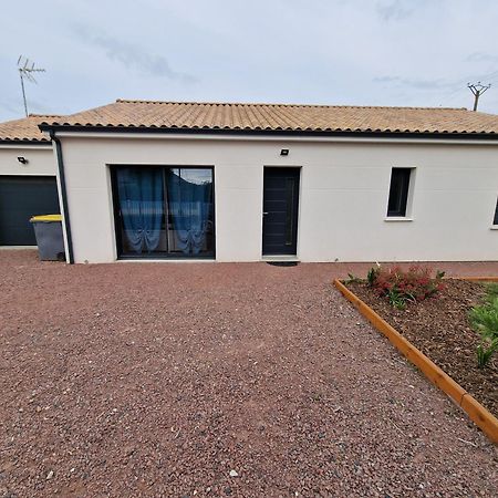 Les-Trois-Moutiers Coeur De Village Commerces Proximite Center Parcs מראה חיצוני תמונה