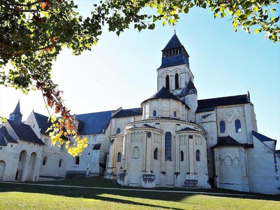 Les-Trois-Moutiers Coeur De Village Commerces Proximite Center Parcs מראה חיצוני תמונה