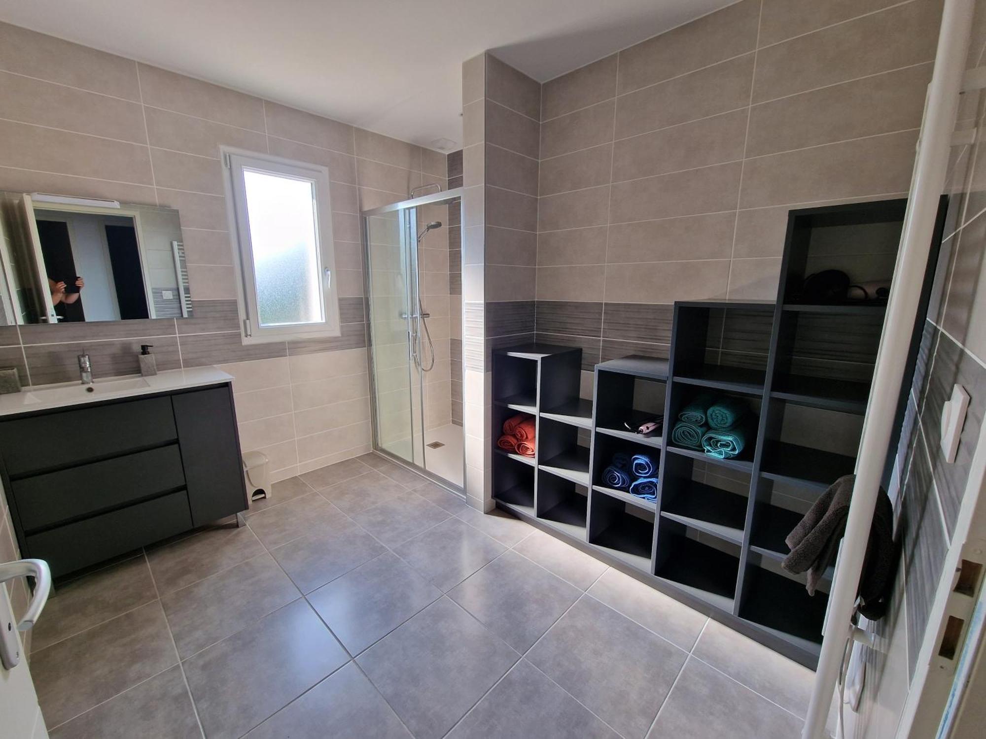 Les-Trois-Moutiers Coeur De Village Commerces Proximite Center Parcs מראה חיצוני תמונה