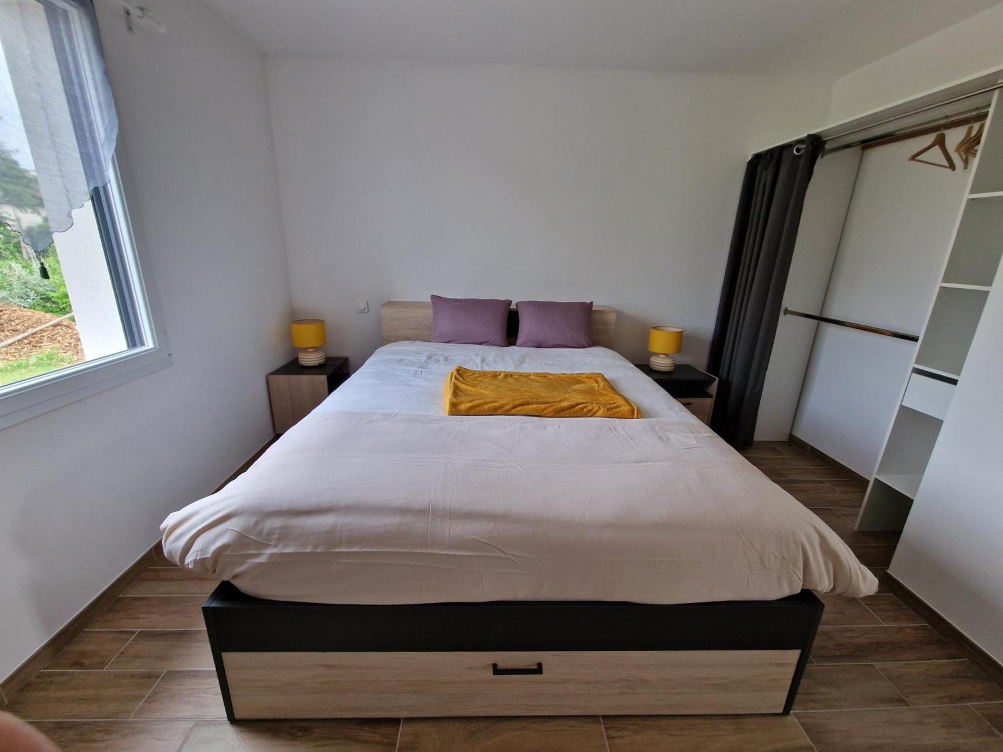 Les-Trois-Moutiers Coeur De Village Commerces Proximite Center Parcs מראה חיצוני תמונה